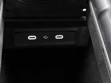 Car image 37