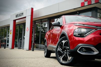 Car image 3