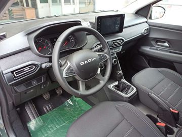 Car image 11