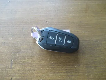 Car image 24
