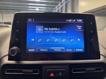 Car image 36