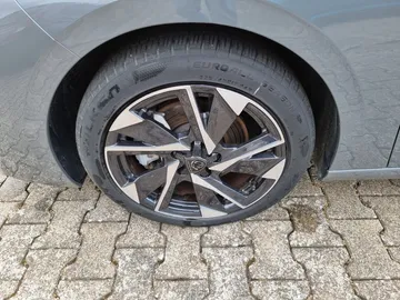Car image 31