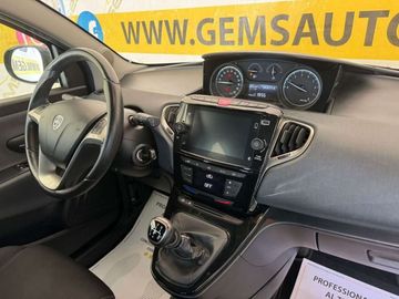 Car image 30