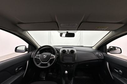 Car image 12