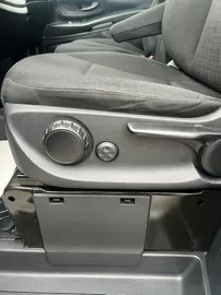 Car image 32