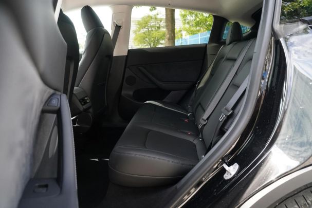 Tesla Model Y 255 kW image number 9