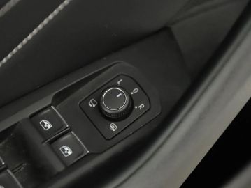 Car image 36