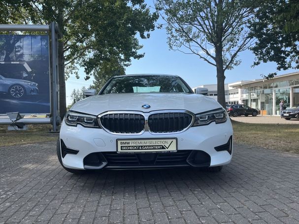 BMW 320d Sport Line 140 kW image number 13