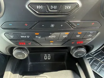 Car image 34