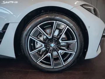 Car image 32