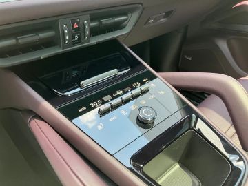 Car image 37