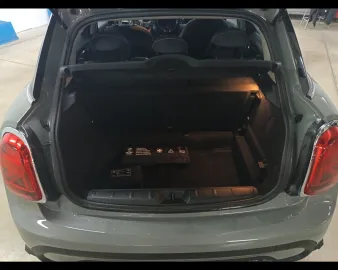 Car image 25