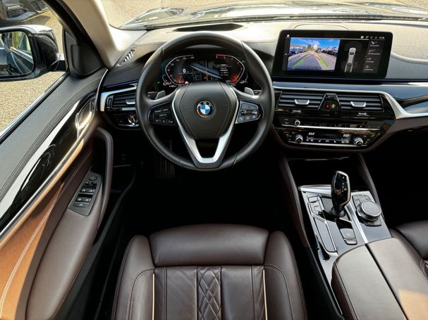 BMW 530d Touring Luxury Line xDrive 210 kW image number 14