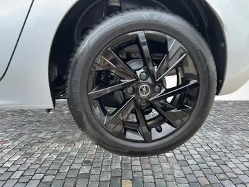 Car image 14