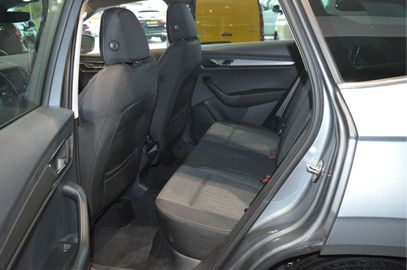 Car image 30