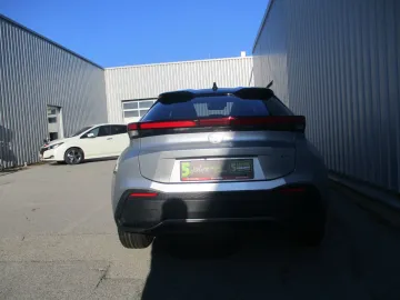 Car image 4