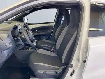 Car image 30