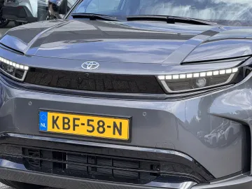 Car image 24