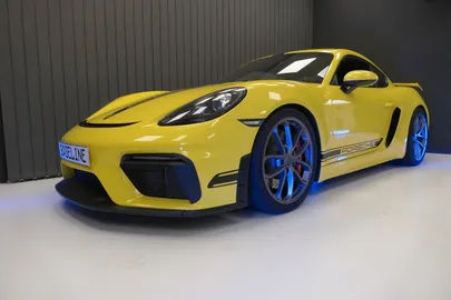 Car image 4