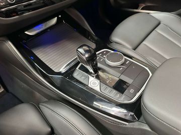 Car image 32