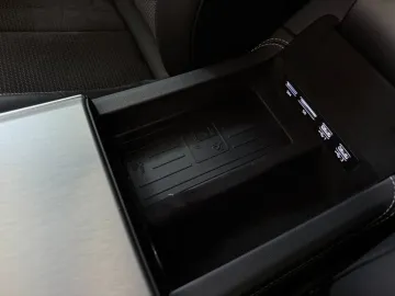 Car image 43