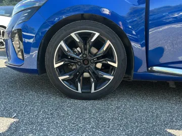 Car image 23