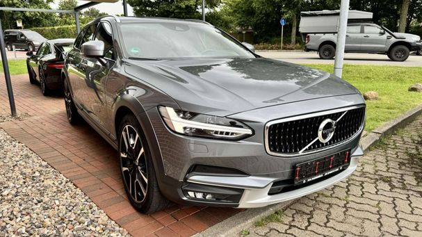 Volvo V90 Cross Country D5 AWD Pro 173 kW image number 4