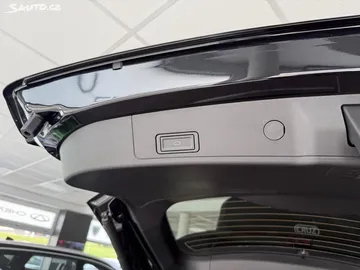 Car image 32