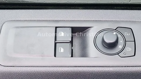 Car image 32