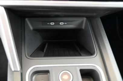 Car image 33