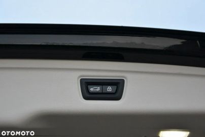 Car image 38