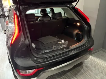 Car image 32