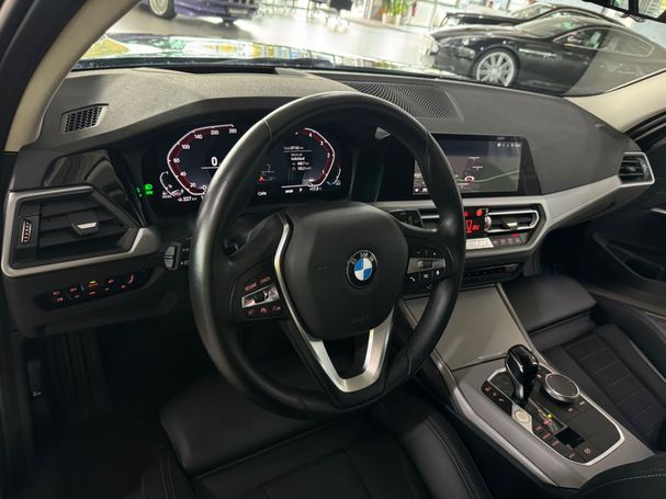 BMW 320d Touring xDrive 140 kW image number 18