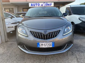 Car image 2