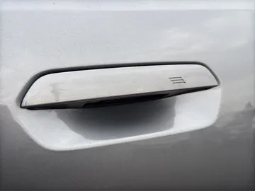 Car image 32