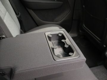 Car image 35