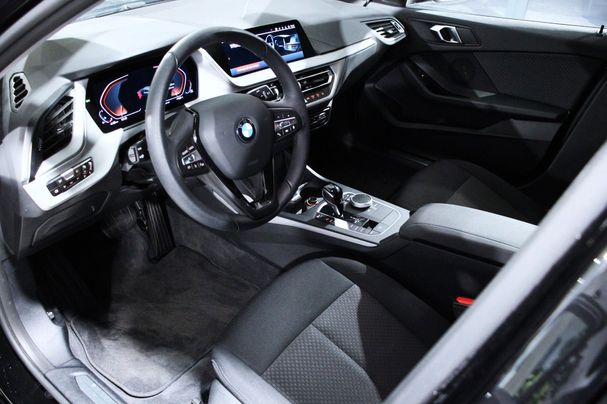 BMW 118i Advantage 100 kW image number 11