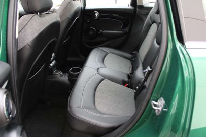 Car image 36