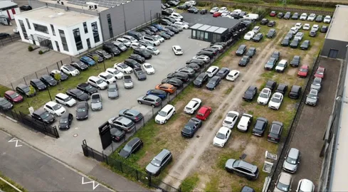 Car image 26
