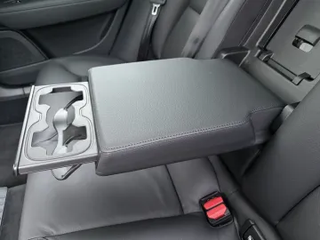 Car image 46