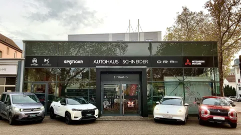 Car image 26