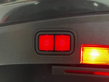 Car image 32