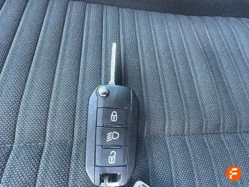 Car image 27