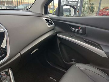 Car image 26