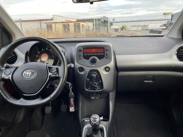 Car image 12