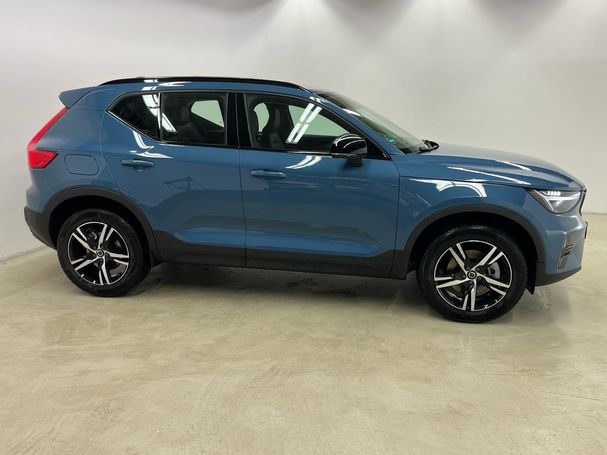 Volvo XC40 B4 Plus Dark 145 kW image number 3