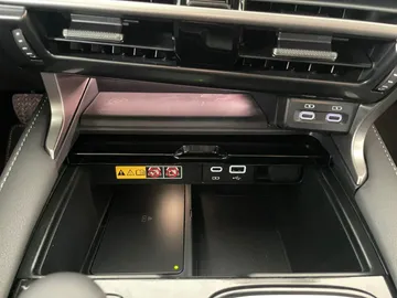 Car image 27