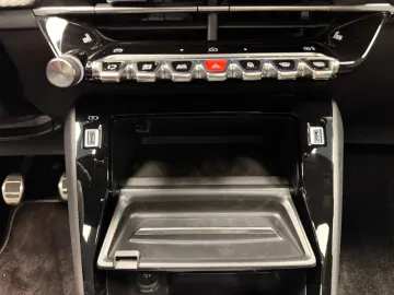 Car image 34