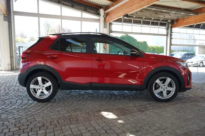 Car image 4