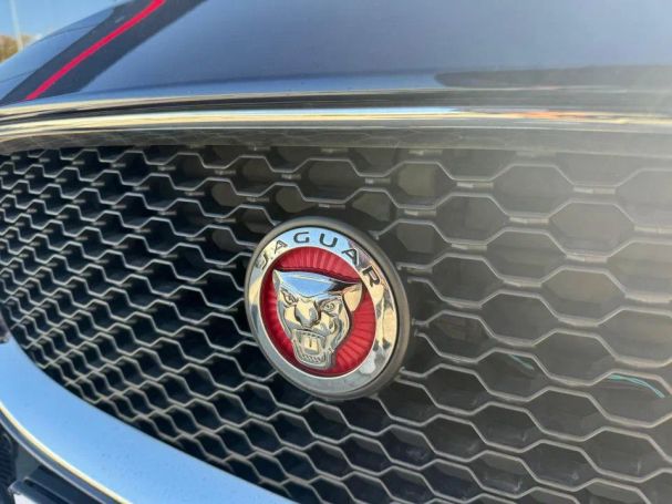 Jaguar XE 132 kW image number 32